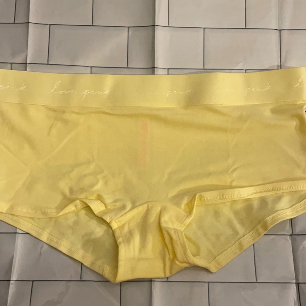 NWT VS PINK BOYSHORT